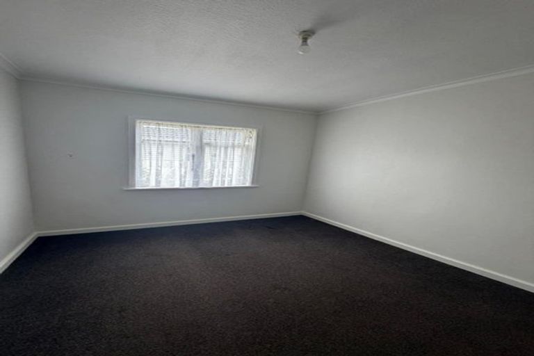 Photo of property in 15 Gibbs Crescent, Wainuiomata, Lower Hutt, 5014