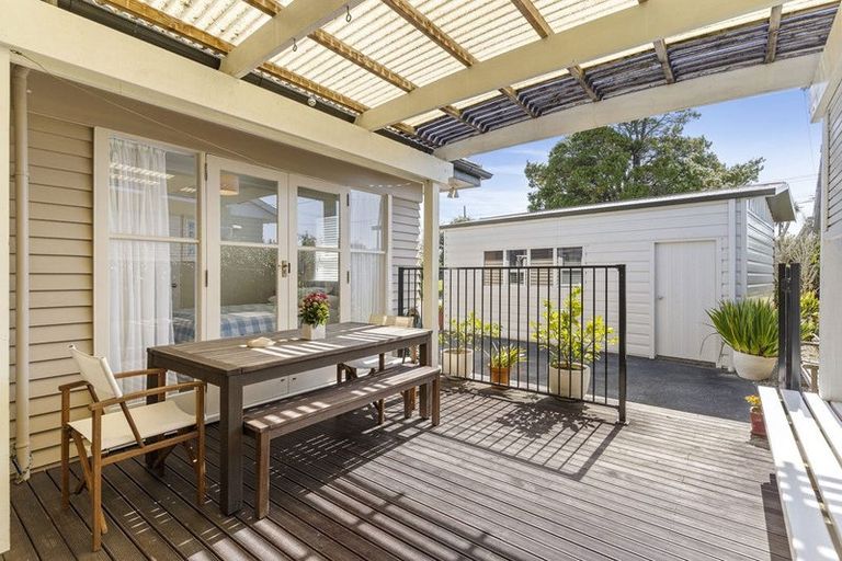 Photo of property in 276c Wairau Road, Glenfield, Auckland, 0627