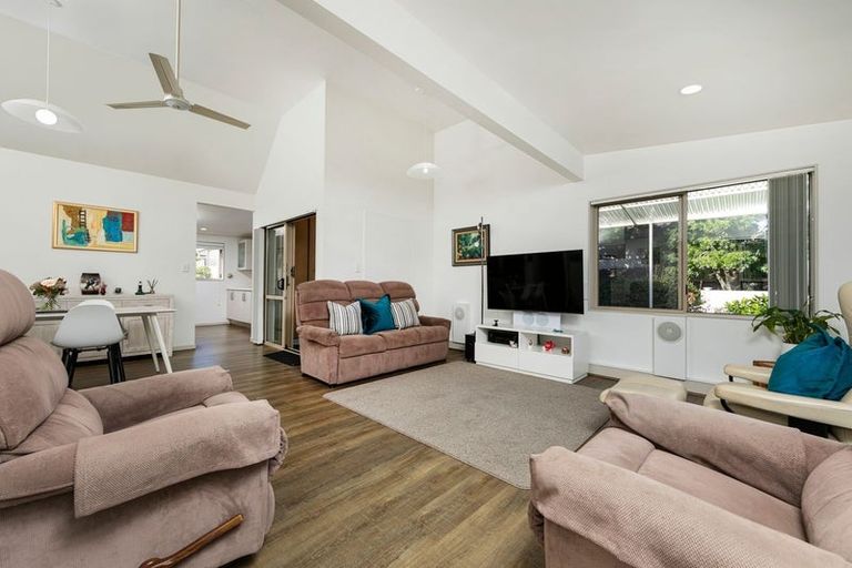 Photo of property in 1/34 Waipuia Place, Greenhithe, Auckland, 0632