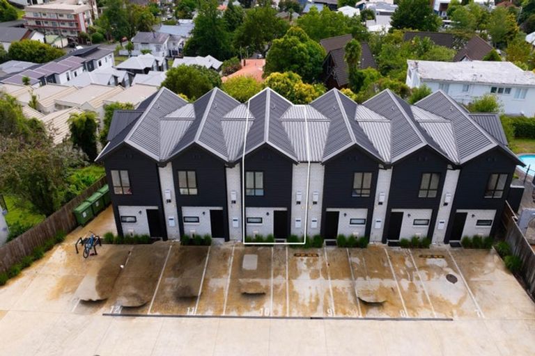 Photo of property in 10/14 Ruakiwi Road, Hamilton Lake, Hamilton, 3204