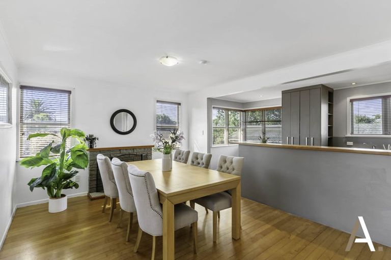 Photo of property in 80 La Trobe Street, Pakuranga Heights, Auckland, 2010