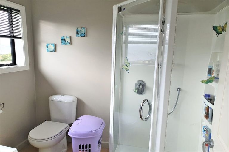 Photo of property in 6 Ormrod Grove, Riverstone Terraces, Upper Hutt, 5018