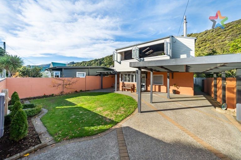Photo of property in 57 Oroua Street, Eastbourne, Lower Hutt, 5013