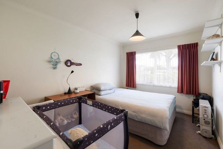 Photo of property in 126 Collins Road, Melville, Hamilton, 3206