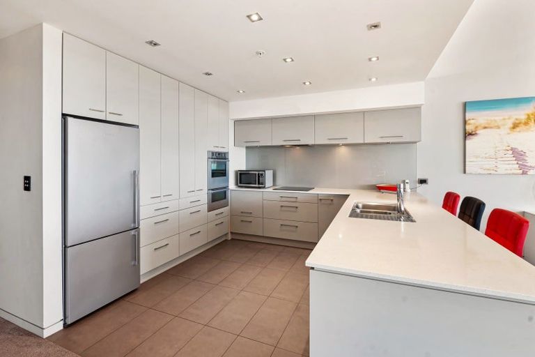 Photo of property in 302/136 Marine Parade, Mount Maunganui, 3116