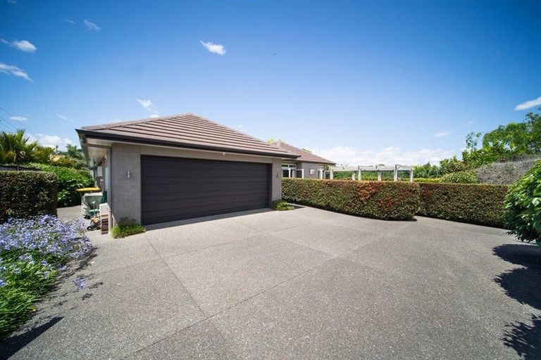 Photo of property in 14 Pescara Point, Karaka, Papakura, 2113