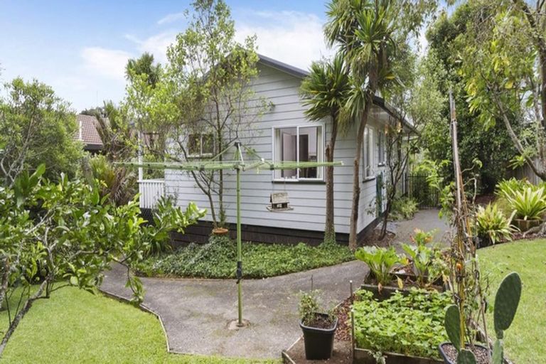 Photo of property in 29 Shetland Street, Glen Eden, Auckland, 0602