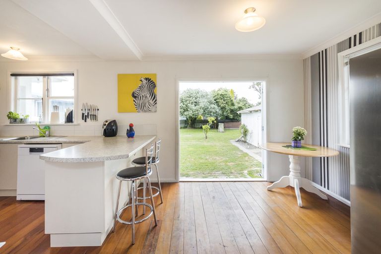 Photo of property in 17 Liverpool Street, Takaro, Palmerston North, 4412