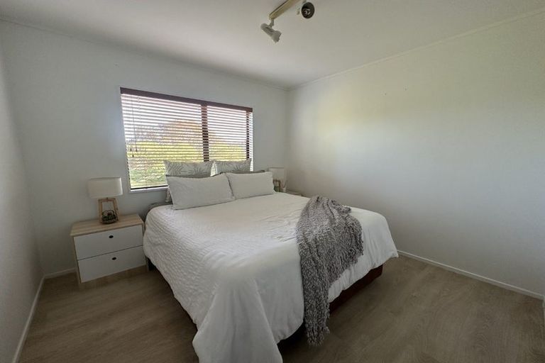 Photo of property in 1/41 Radiata Lane, Chatswood, Auckland, 0626