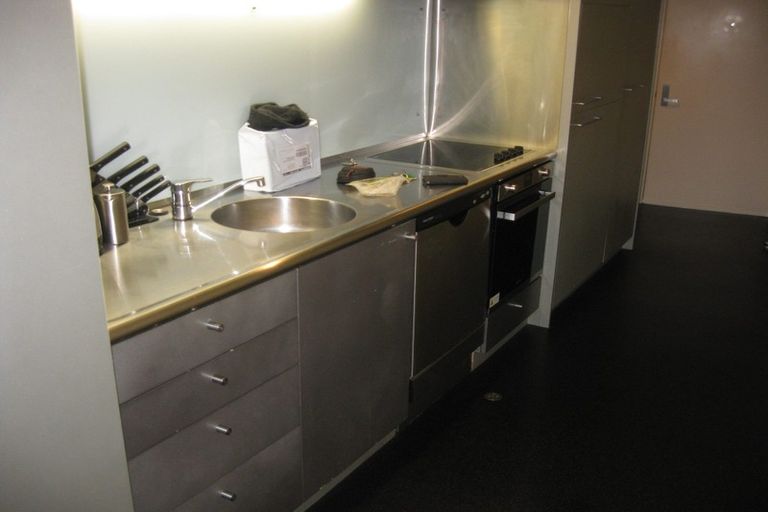 Photo of property in Gerondis Bldg Apartments, 406/60 Willis Street, Wellington Central, Wellington, 6011