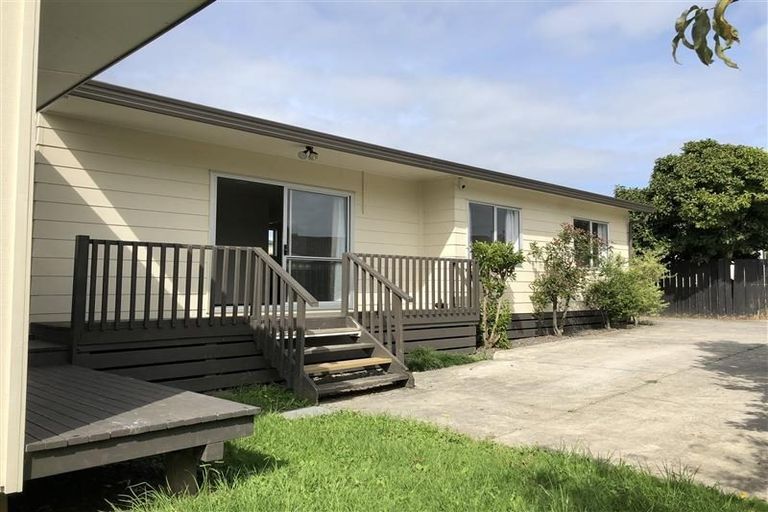 Photo of property in 2/22 Tamworth Close, Manurewa, Auckland, 2102