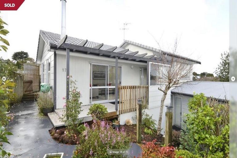Photo of property in 17 Peterhouse Place, West Harbour, Auckland, 0618