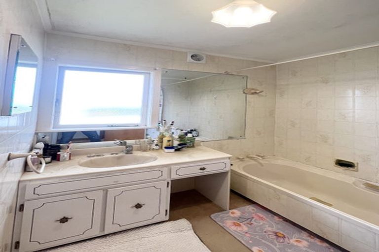 Photo of property in 72 Sunrise Avenue, Mairangi Bay, Auckland, 0630