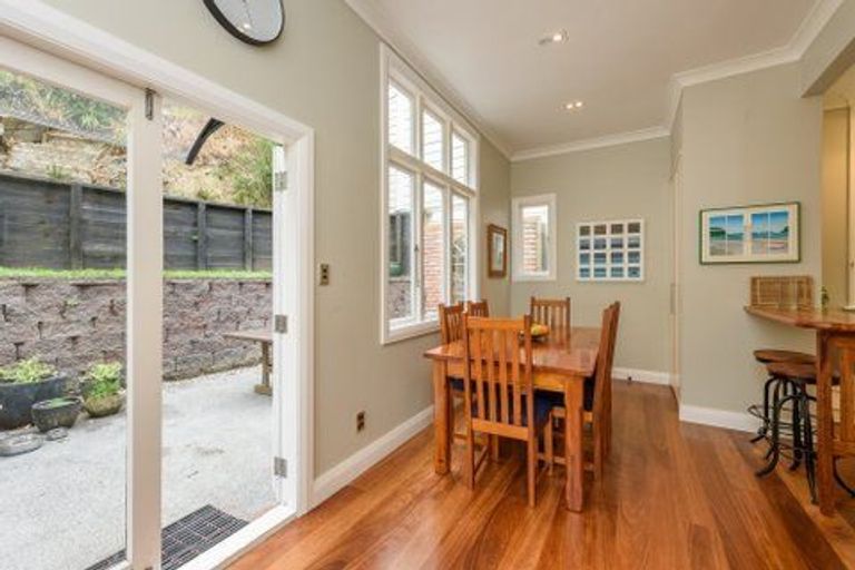 Photo of property in 135 Glenmore Street, Kelburn, Wellington, 6012