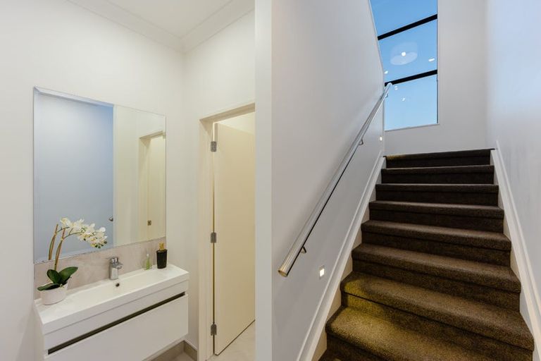 Photo of property in 39 Davey Crescent, Orewa, 0931