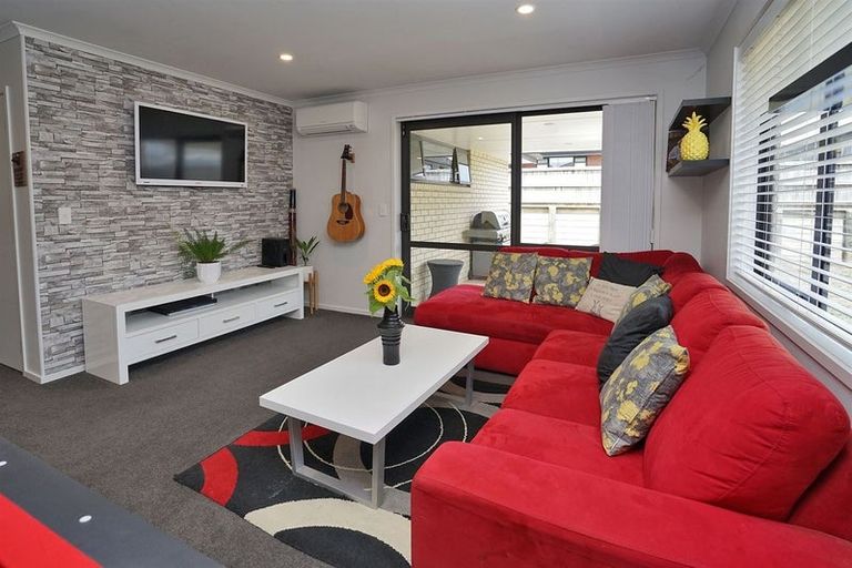 Photo of property in 266 Dixon Road, Fitzroy, Hamilton, 3206