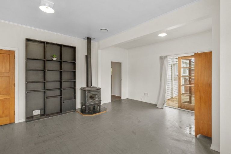 Photo of property in 76 Cambridge Street, Levin, 5510