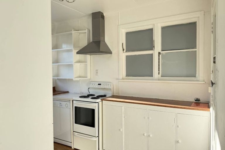 Photo of property in 17 Cypress Drive, Maungaraki, Lower Hutt, 5010