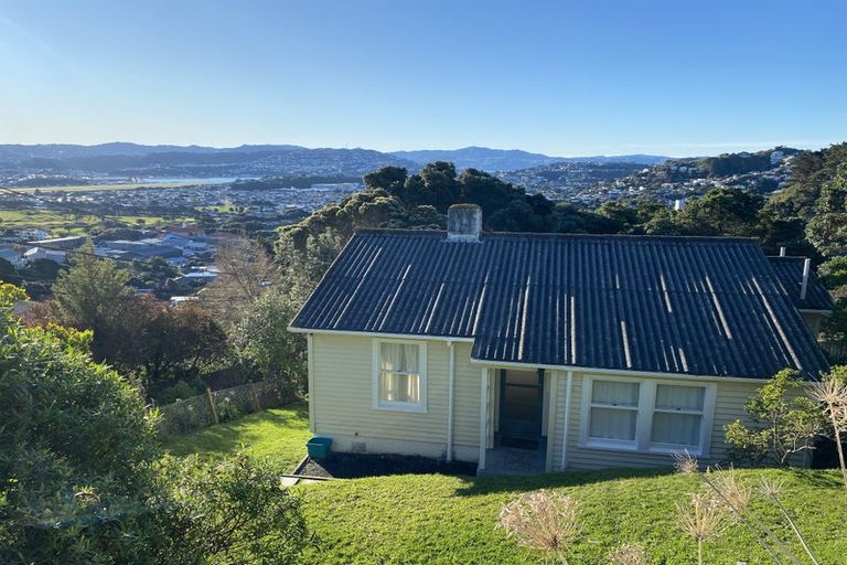 Photo of property in 100 Sidlaw Street, Strathmore Park, Wellington, 6022