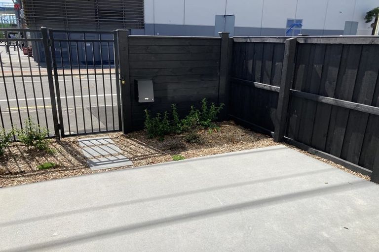 Photo of property in 4/8 New Brighton Road, Shirley, Christchurch, 8061