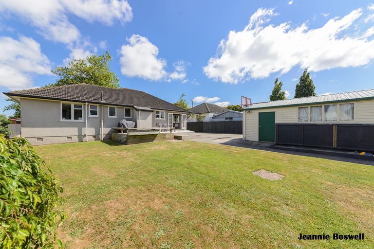 Photo of property in 600 Featherston Street, Roslyn, Palmerston North, 4414