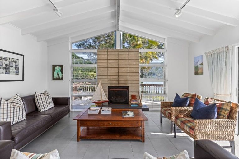 Photo of property in 2045 Queen Charlotte Drive, Ngakuta Bay, Picton, 7281