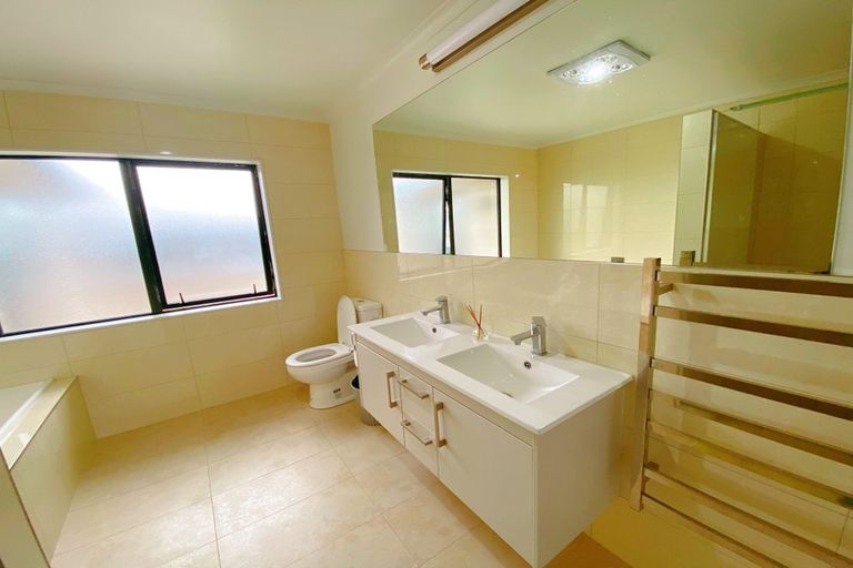 Photo of property in 8 Berkley Avenue, Hillcrest, Hamilton, 3216