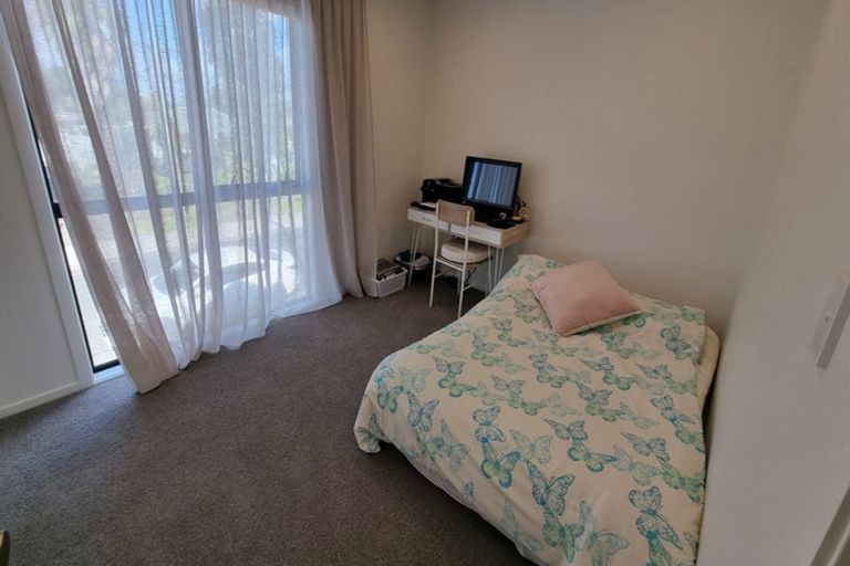 Photo of property in 2/12 Enderby Drive, Te Atatu Peninsula, Auckland, 0610