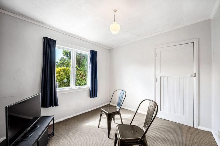 Photo of property in 13 Severn Street, Island Bay, Wellington, 6023