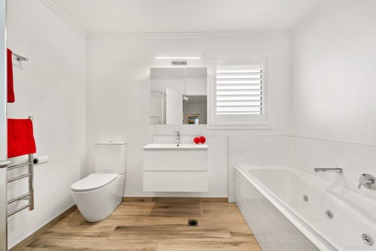 Photo of property in 8 Marine Parade, Hobsonville, Auckland, 0616