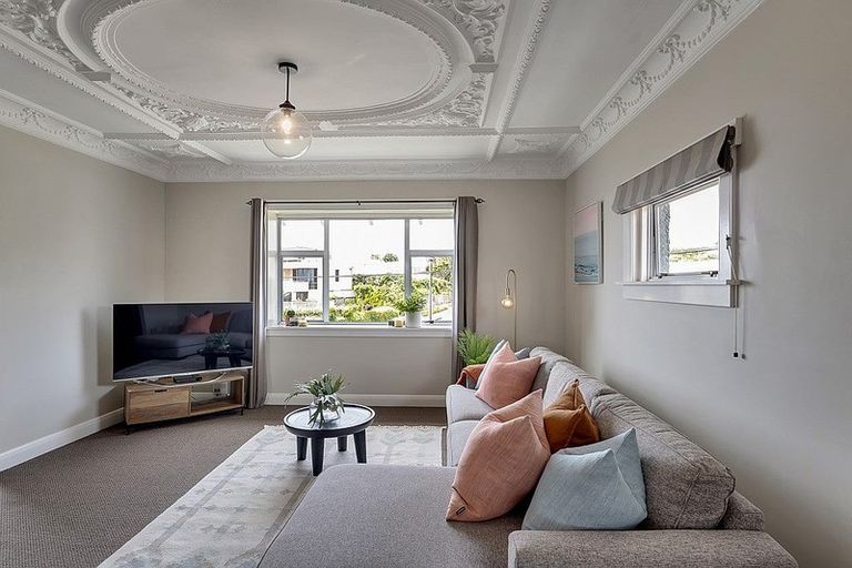 Photo of property in 20 South Road, Moturoa, New Plymouth, 4310