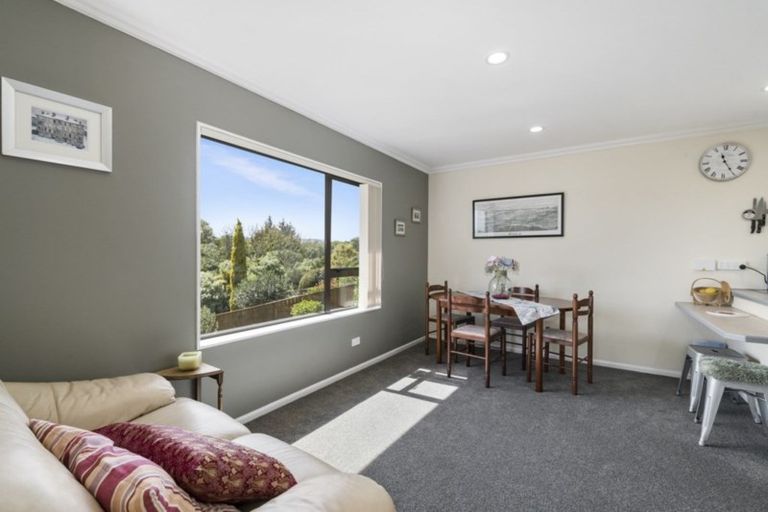 Photo of property in 11 Greenwood Place, Fitzherbert, Palmerston North, 4410