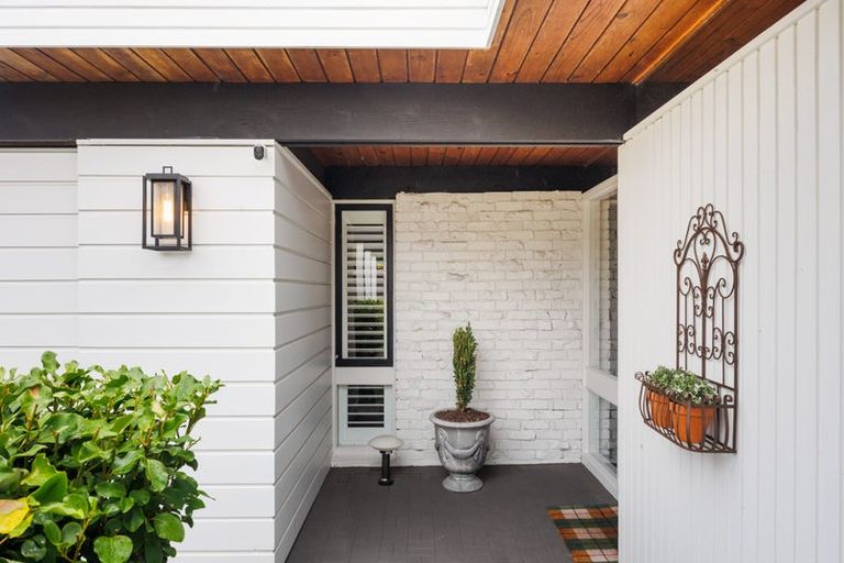 Photo of property in 11 Chilton Grove, Hokowhitu, Palmerston North, 4410