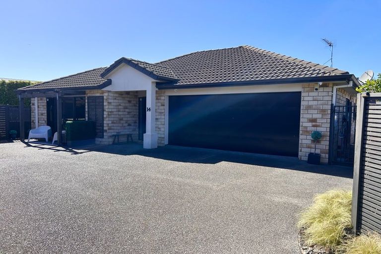 Photo of property in 14 Putaka Place, Papamoa Beach, Papamoa, 3118