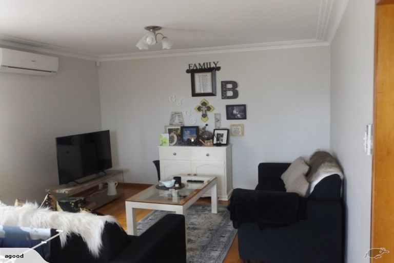 Photo of property in 2/7 Queen Street, Papakura, 2110