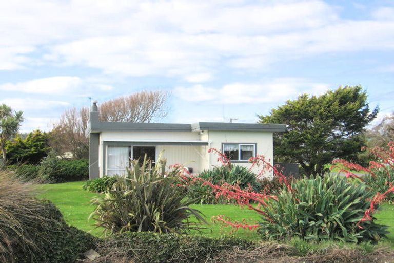 Photo of property in 37 Hartley Street, Foxton Beach, Foxton, 4815