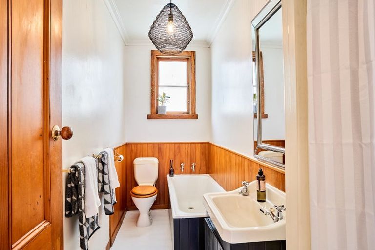 Photo of property in 23 Shannon Street, Mount Victoria, Wellington, 6011