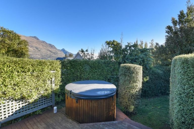 Photo of property in 3 Cypress Court, Kelvin Heights, Queenstown, 9300