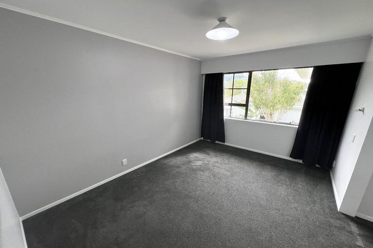 Photo of property in 25 Ngatitoa Street, Tawa, Wellington, 5028