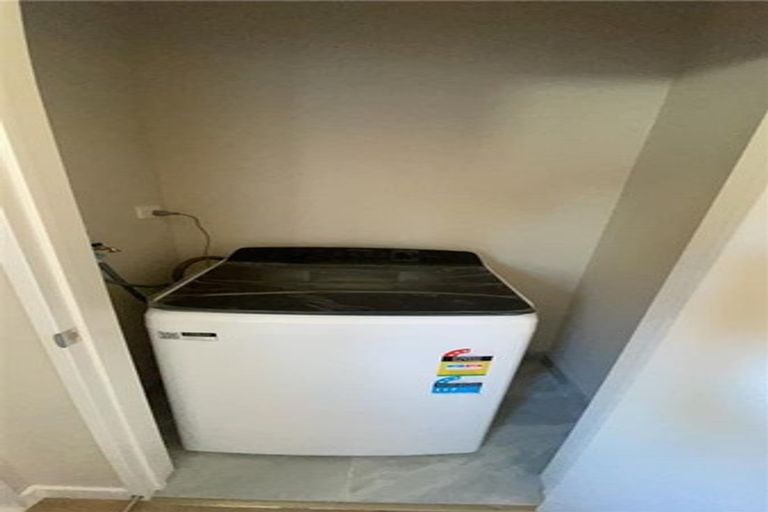 Photo of property in 5/58 Te Atatu Road, Te Atatu South, Auckland, 0610