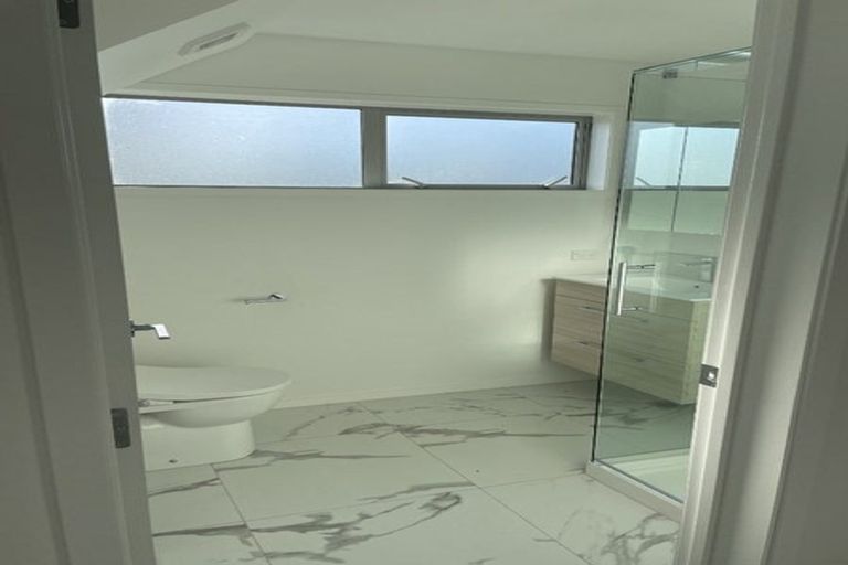 Photo of property in 2/8 Yeovil Road, Te Atatu Peninsula, Auckland, 0610