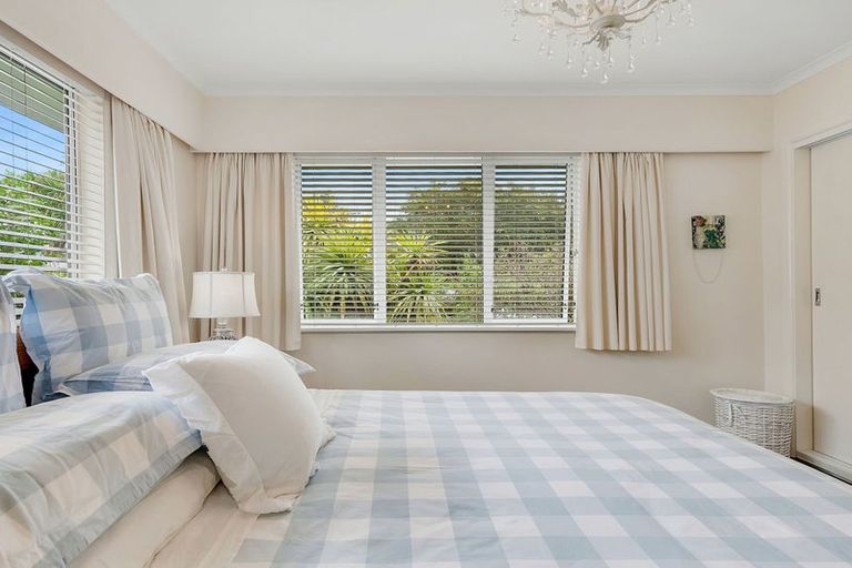 Photo of property in 4 Ranui Terrace, Tawa, Wellington, 5028