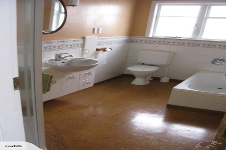 Photo of property in 15 Mana View Road, Paremata, Porirua, 5026