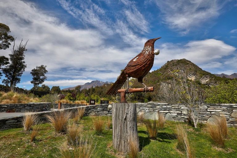 Photo of property in 27 Peregrine Falcon Road, Mount Creighton, Queenstown, 9371