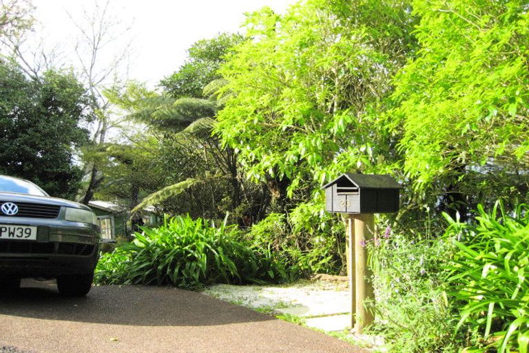 Photo of property in 23 Raroa Terrace, Waiatarua, Auckland, 0604