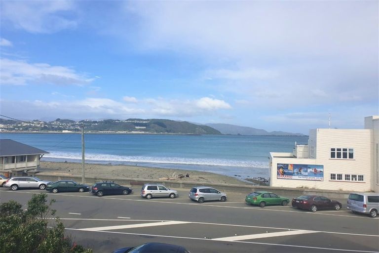 Photo of property in 6/102 Lyall Parade, Lyall Bay, Wellington, 6022