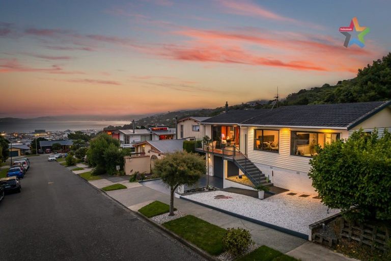 Photo of property in 20 Chestnut Grove, Maungaraki, Lower Hutt, 5010