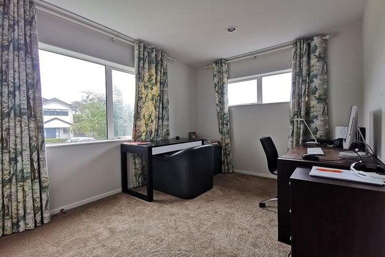 Photo of property in 12 Mural Place, Greenhithe, Auckland, 0632