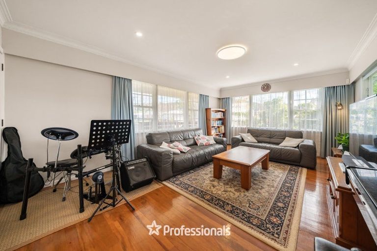 Photo of property in 21 Rosebank Avenue, Avalon, Lower Hutt, 5011