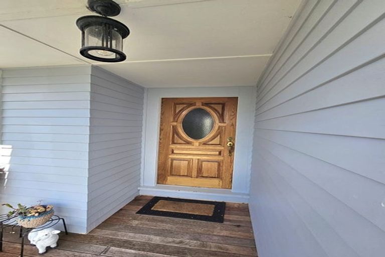 Photo of property in 27 Exminster Street, Blockhouse Bay, Auckland, 0600